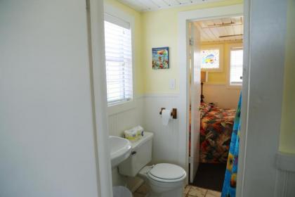 Blue Dolphin Inn and Cottages - image 13