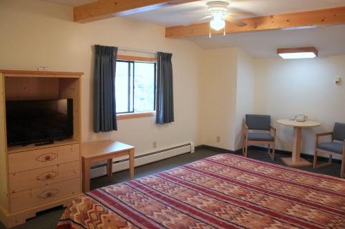 Spirit Lake Lodge & Snowmobile Rentals - image 4