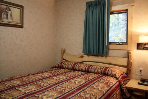 Spirit Lake Lodge & Snowmobile Rentals - image 5