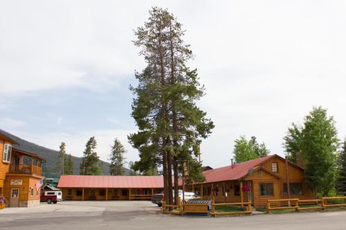 Lone Eagle Lodge - main image
