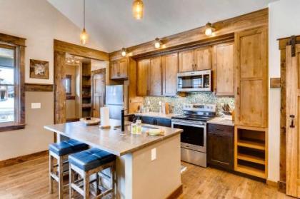 Pet-Friendly Cabin in the Heart of Grand Lake! - image 2