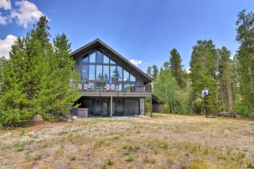 Luxury Central Grand Lake Home with Huge Deck and Hot Tub - image 4