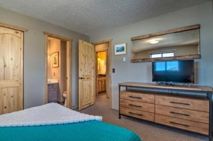 Updated Mtn Condo with Views and Deck Less Than 1 Mi to Lake! - image 4