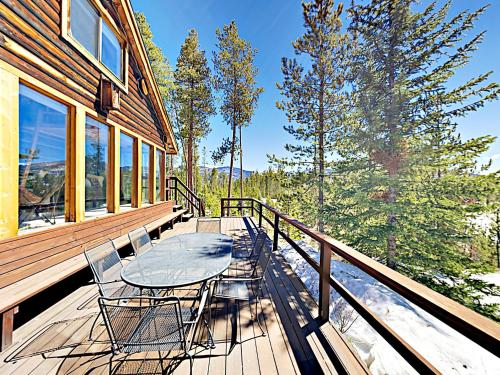 Secluded Mountain-View Log Cabin Near Snow Trails home - main image