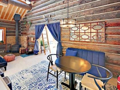 Secluded Mountain-View Log Cabin Near Snow Trails home - image 5