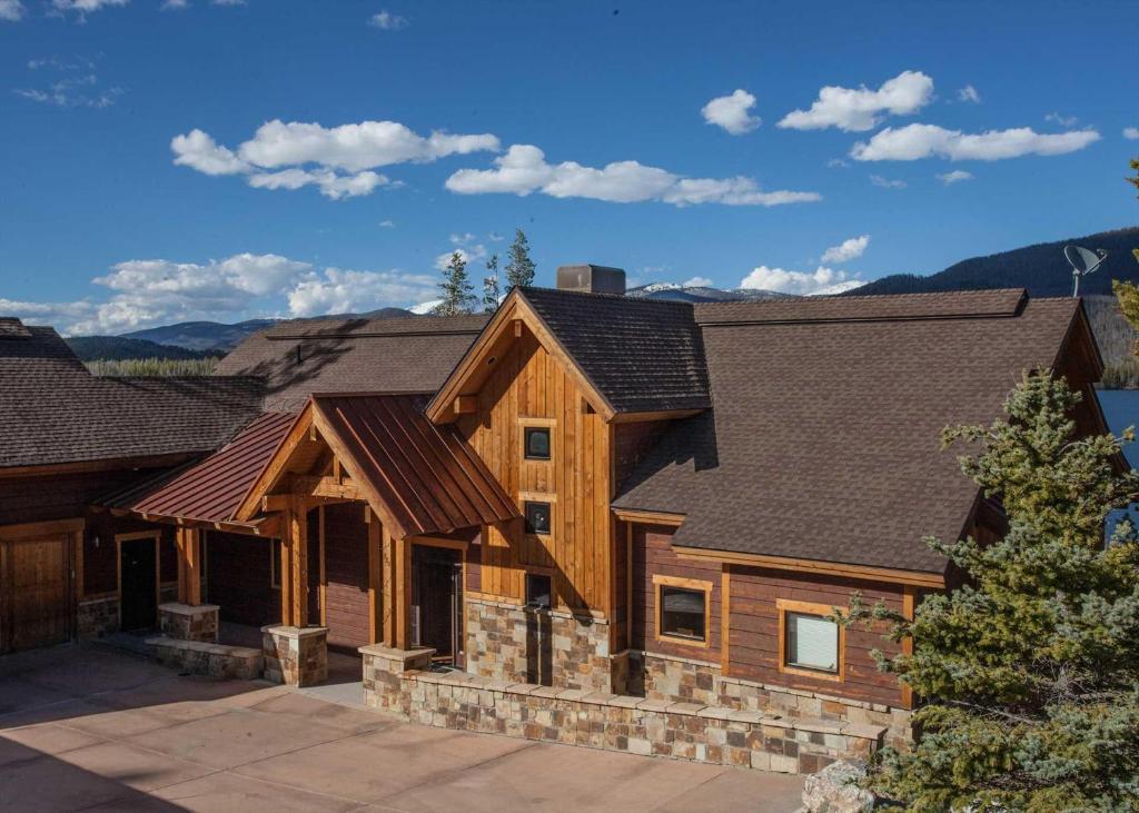 Shadow Mountain Villa - image 2