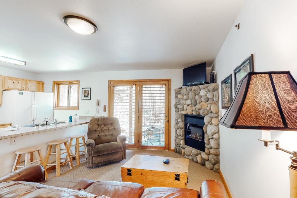 Riverview Condos - main image