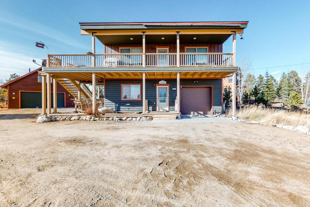 Grand Lake Getaway - main image