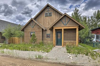 Walk to Main St and Marina from Updated Cabin! - image 4