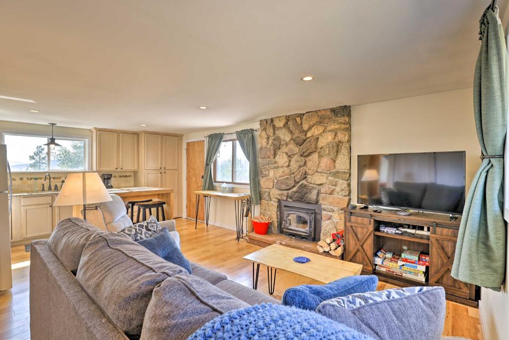 Family Friendly Grand Lake Escape with Yard! - image 2
