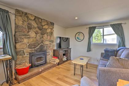 Family Friendly Grand Lake Escape with Yard! - image 5