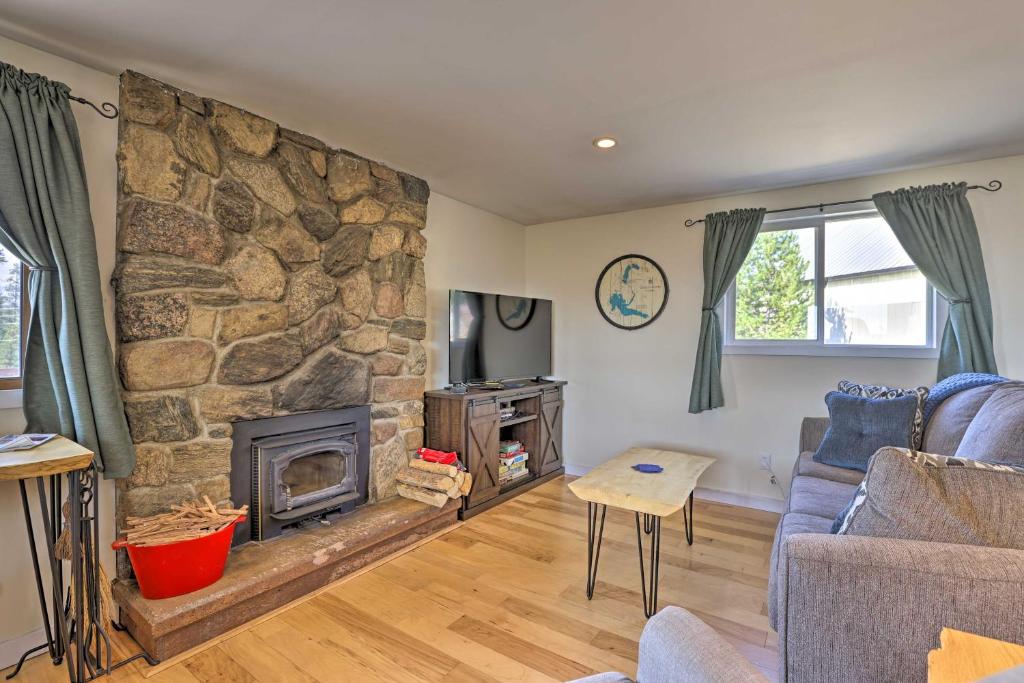 Family Friendly Grand Lake Escape with Yard! - image 5