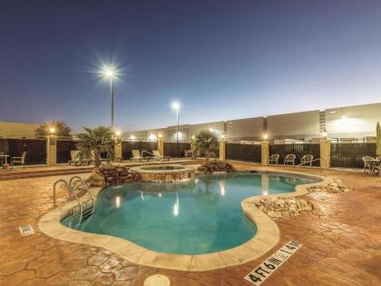 La Quinta by Wyndham Dallas Grand Prairie South - image 12
