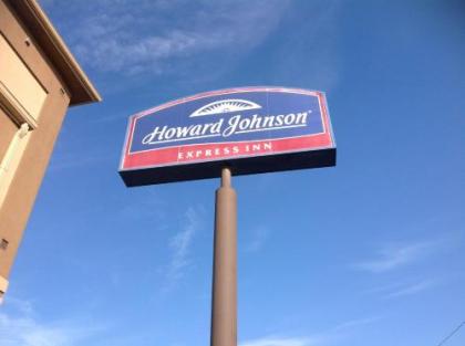 Howard Johnson by Wyndham Grand Prairie Near Lone Star Park - image 6