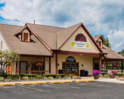 Econo Lodge Inn  Suites Grand Rapids Michigan