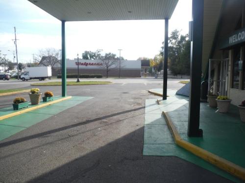 Budgetel Inn & Suites Hotel - image 2