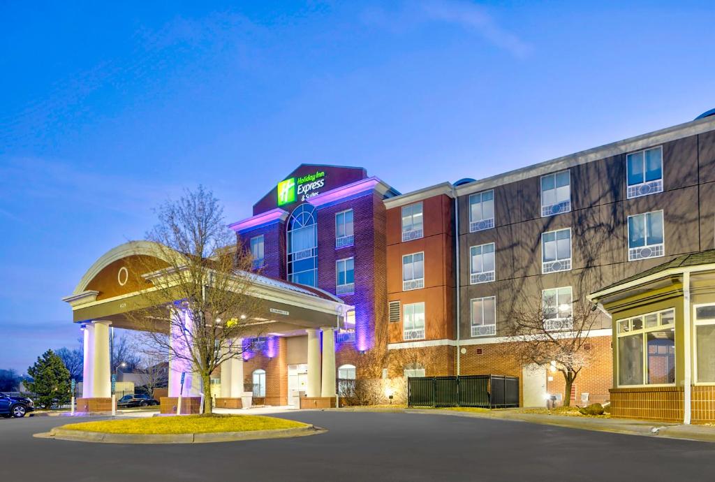 Holiday Inn Express Hotel & Suites Kansas City - Grandview an IHG Hotel - main image