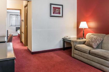 Rodeway Inn - image 11
