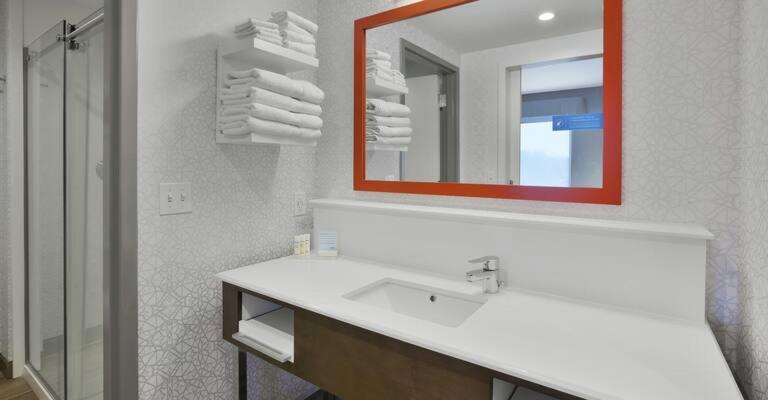 Hampton Inn & Suites Grandville Grand Rapids South - image 5