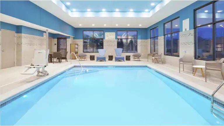Hampton Inn & Suites Grandville Grand Rapids South - image 7