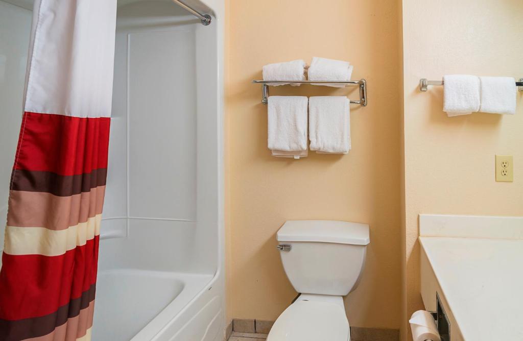 Red Roof Inn South Bend - Mishawaka - image 4
