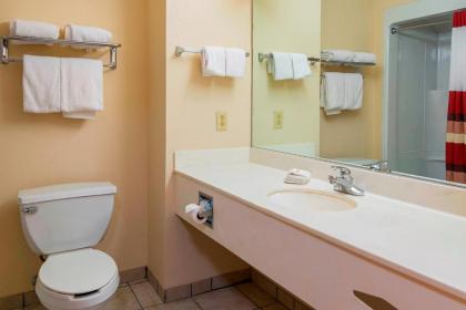 Red Roof Inn South Bend - Mishawaka - image 6