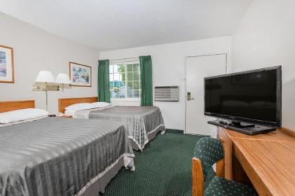 Travelodge by Wyndham Grants Pass - image 10