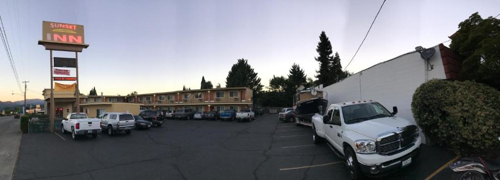 Sunset Inn - image 5