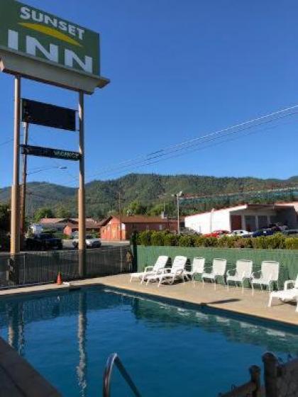 Sunset Inn - image 8