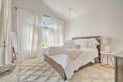 Chic Grants Pass Home 1 Mi to Drinks and Dining - image 13