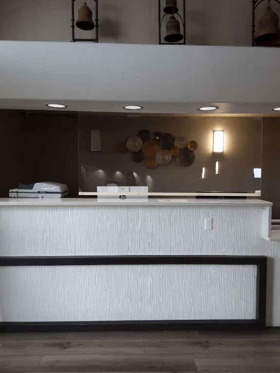 SureStay Hotel by Best Western Grants - image 3