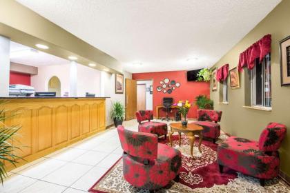 Super 8 by Wyndham Grants - image 12