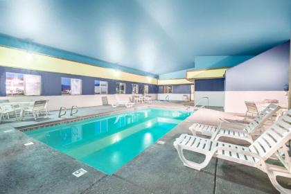 Super 8 by Wyndham Grants - image 5