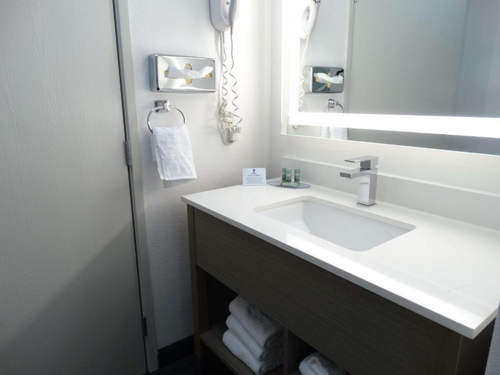 Best Western Grants Inn - image 2