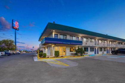 Motel 6-Grants NM - image 4