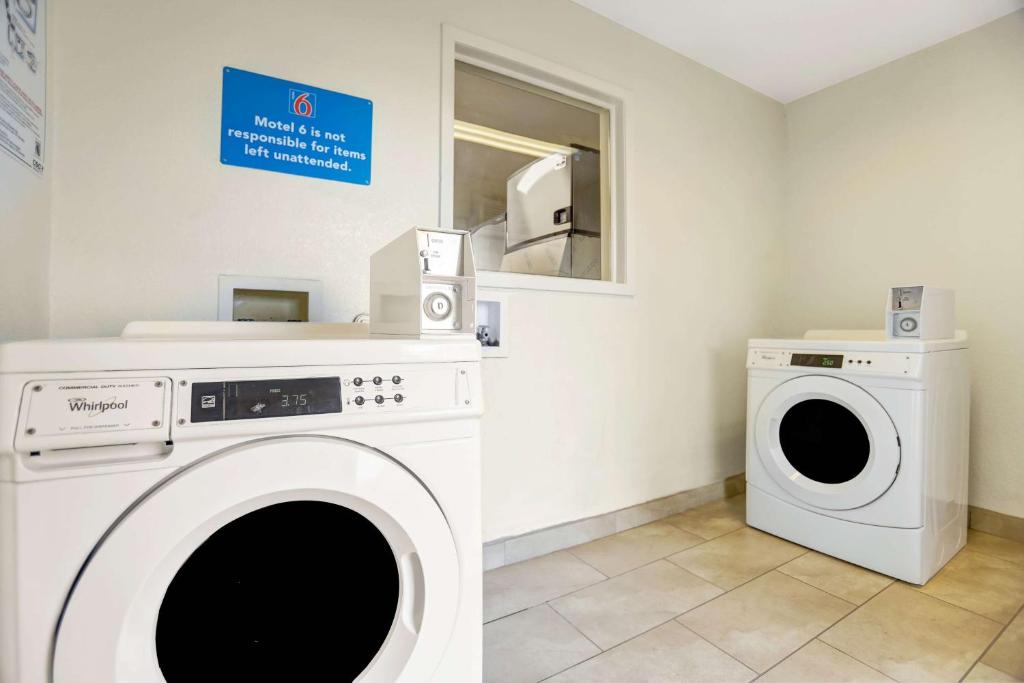 Motel 6-Grants NM - image 6