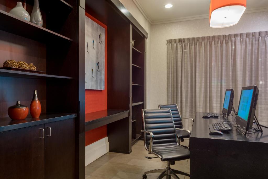 Holiday Inn Harrisburg I-81 Hershey Area an IHG Hotel - image 4