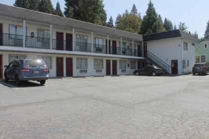 Stagecoach Motel - image 3