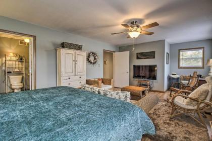Lily Pad Waterfront Oasis on Lake of the Ozarks! - image 2