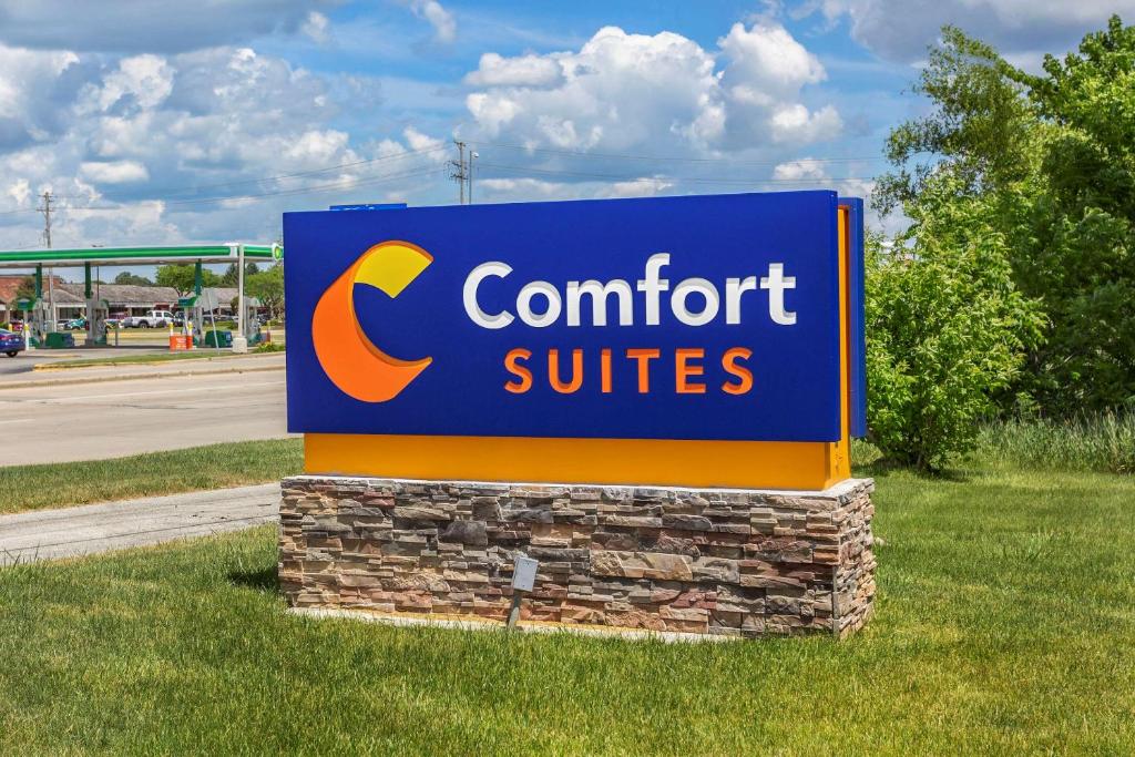 Comfort Suites Grayslake - main image