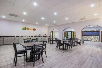 Quality Inn - image 11
