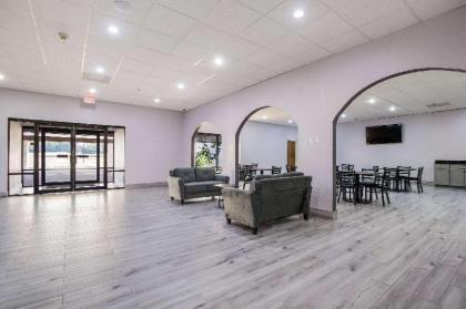 Quality Inn - image 14