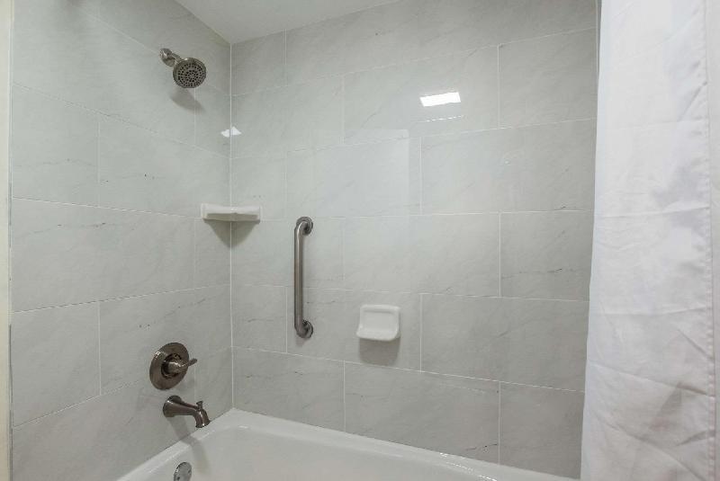 Quality Inn - image 5