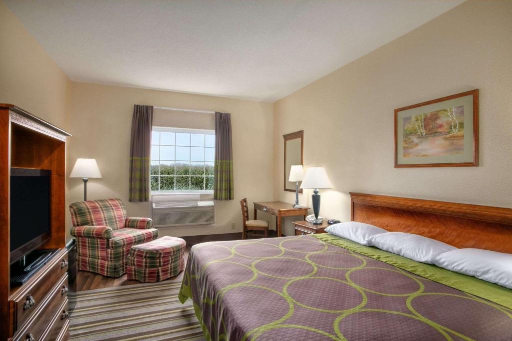 Super 8 by Wyndham Grayville - image 3