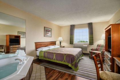 Super 8 by Wyndham Grayville - image 4