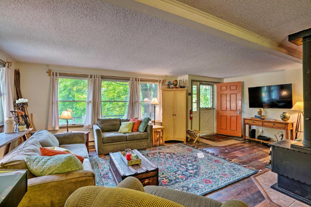 Great Valley Mtn House on 30 Acres with Pond and Grill - main image