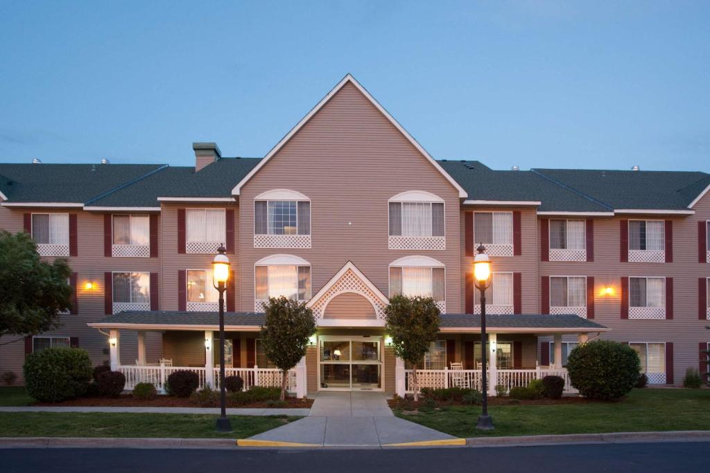 Country Inn & Suites by Radisson Greeley CO - main image