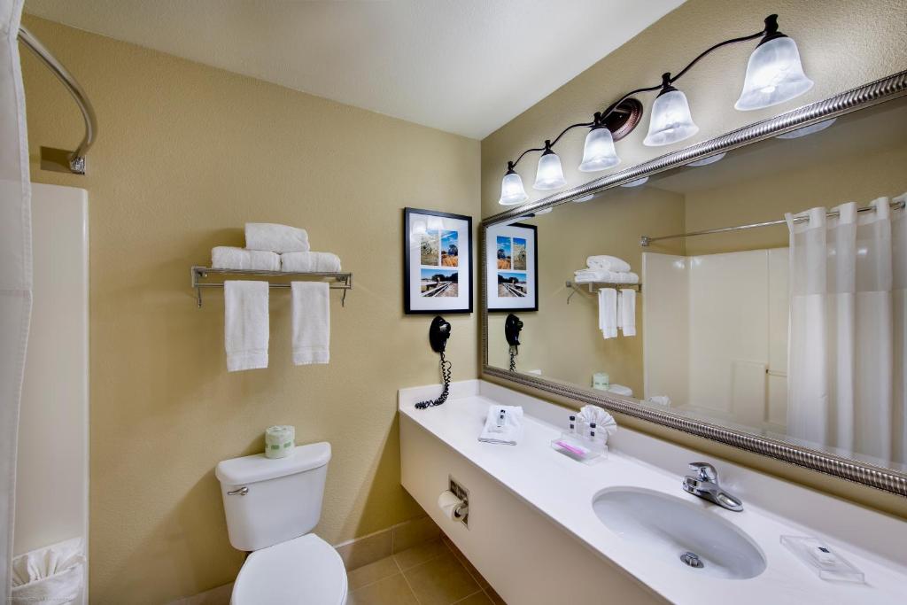 Country Inn & Suites by Radisson Greeley CO - image 2