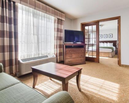 Country Inn & Suites by Radisson Greeley CO - image 9