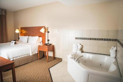 Hampton Inn & Suites Greeley - image 8